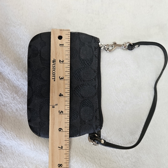 COACH Signature Logo Zip Top Wristlet Leather Details Black with key clip - Picture 5 of 5